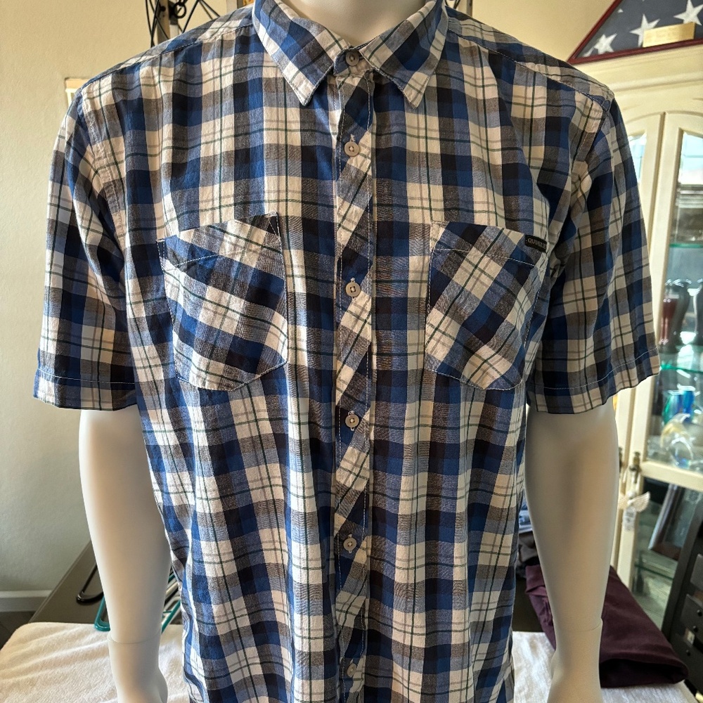 Nice mens Quicksilver XXL short sleeve shirt